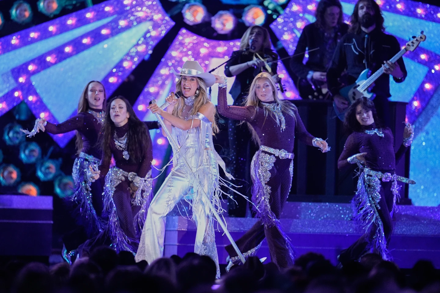 레이니 윌슨, 2025 CMA 어워드 올해의 엔터테이너상 수상